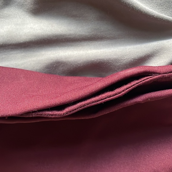 maroon lulu lemon leggings with pockets - Picture 5 of 5